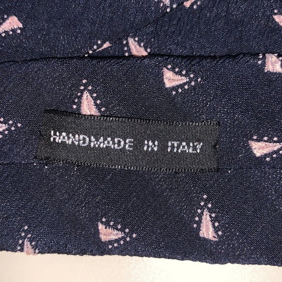 Giorgio Armani Navy with Light Pink Accents Neck Tie Hand Made in Italy - Picture 5 of 7